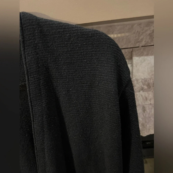 UTY Apparel size Large Vee neckline sweater with button closure, made in US - Picture 5 of 8